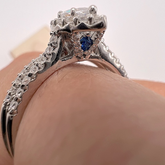 Lab Marquise cut bridal ring set in 1.5 carat total weight - Picture 4 of 9